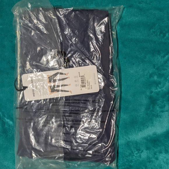 Navy Alo Moto Leggings *brand new!* - Picture 4 of 4